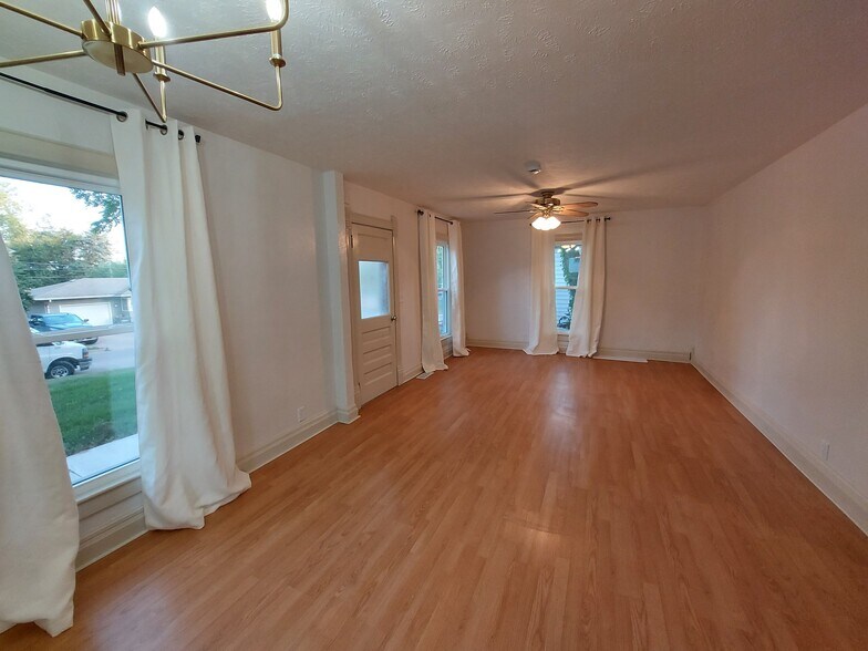 Building Photo - 204 S Hazel St
