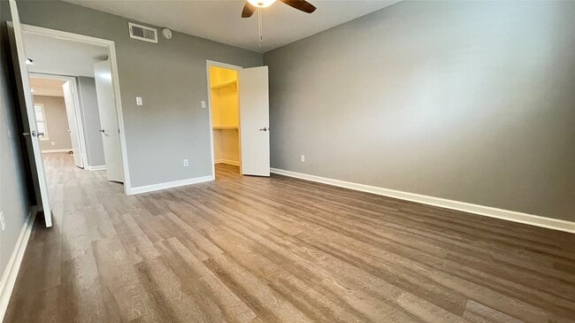 Building Photo - 403 N Post Oak Ln