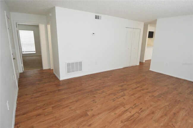 Building Photo - 8425 Cerro Cir