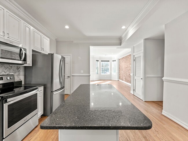 Building Photo - 1215 Otis Pl NW