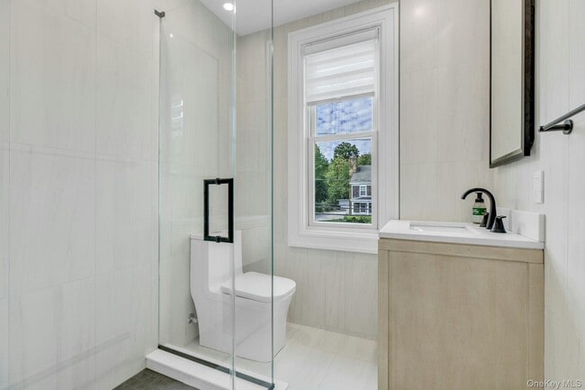 Building Photo - 76 Green St