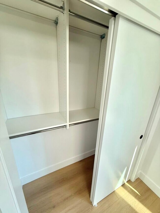 Building Photo - Spacious 3-Bedroom Townhome in the Heart of Greenwood