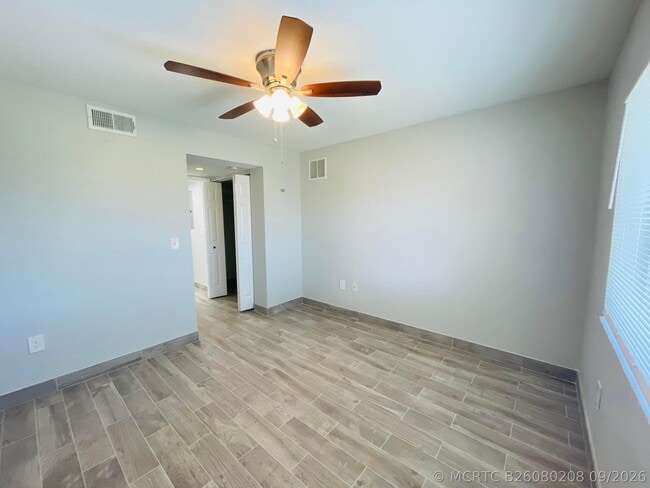 Building Photo - 161 SW Palm Dr
