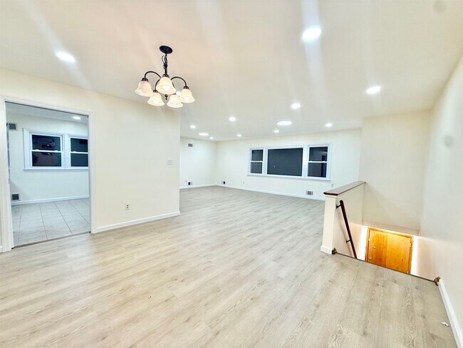 Building Photo - 588 Avenue A