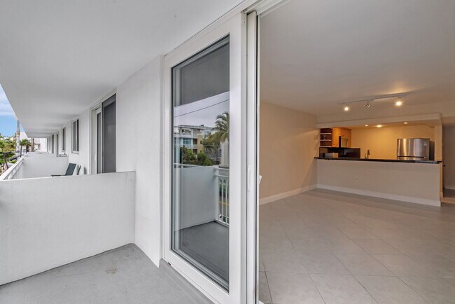 Building Photo - 345 Ocean Dr