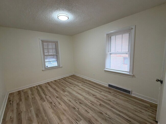 Building Photo - 3004 Capehart Dr