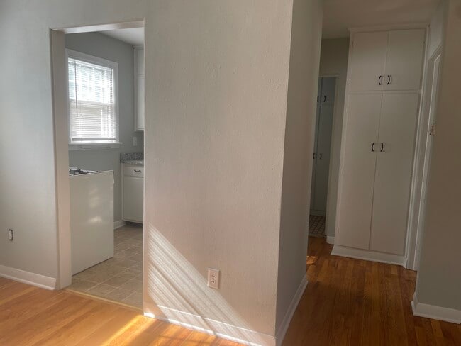 Building Photo - 100-104 E Stewart Rd