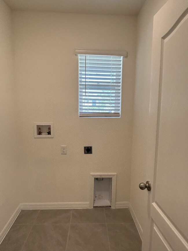 Building Photo - 1356 Cork Dr