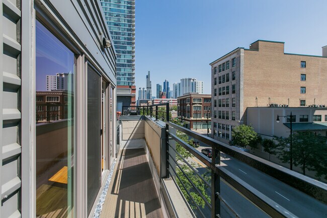 Building Photo - 1808 S Michigan Ave