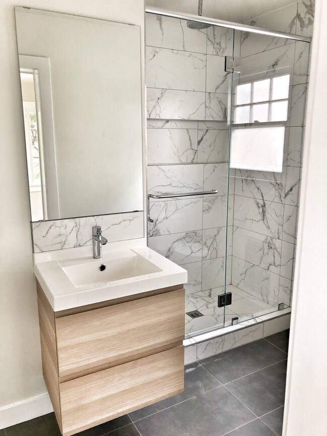 Building Photo - 942 20th St