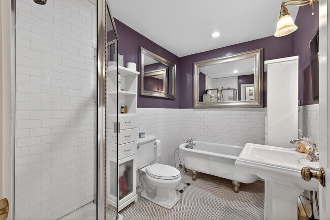 Building Photo - 211 4th St