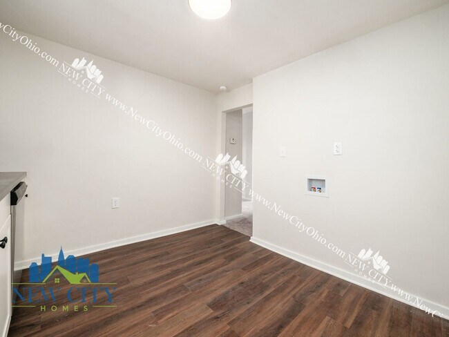 Building Photo - 753 1/2-878-872 Sullivant Ave