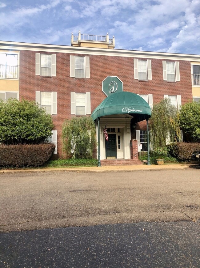 Building Photo - 2 bed, 2 bath apartment in Jackson!