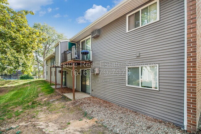Building Photo - 1011 36th St SW