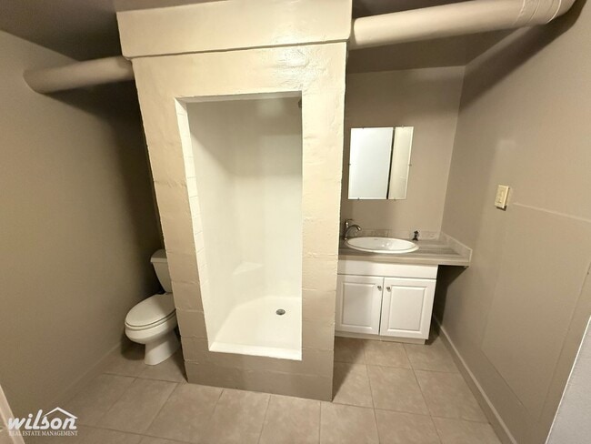 Building Photo - Spacious 3-Bedroom - 2-Bath Home with Bonu...
