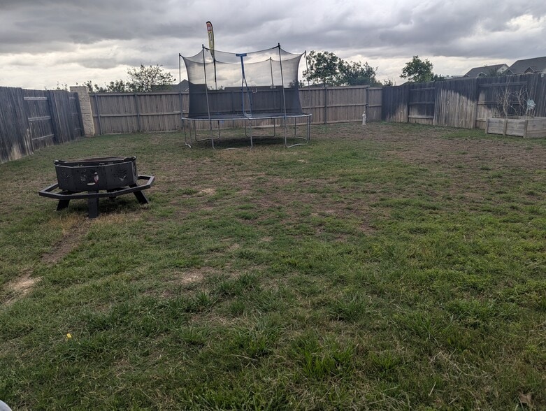 Building Photo - 112 Esparza Dr