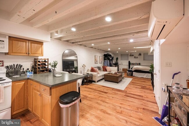 Building Photo - 1728 Spruce St