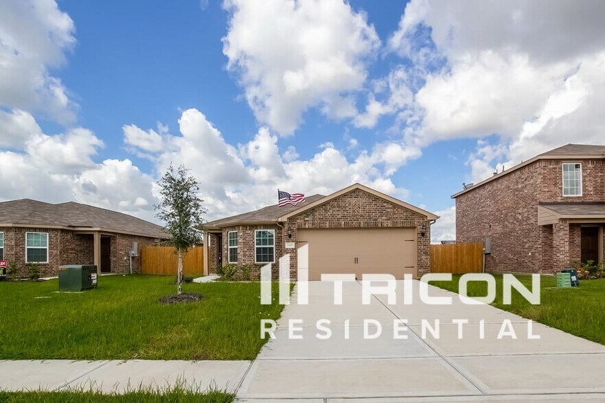 Primary Photo - 2417 Regatta Ln