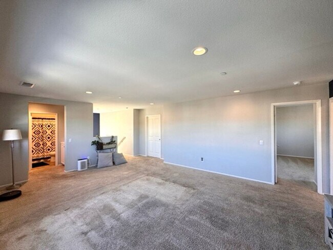 Building Photo - Stunning 4 Bedroom Cul-De-Sac Home with Loft located in Winchester!