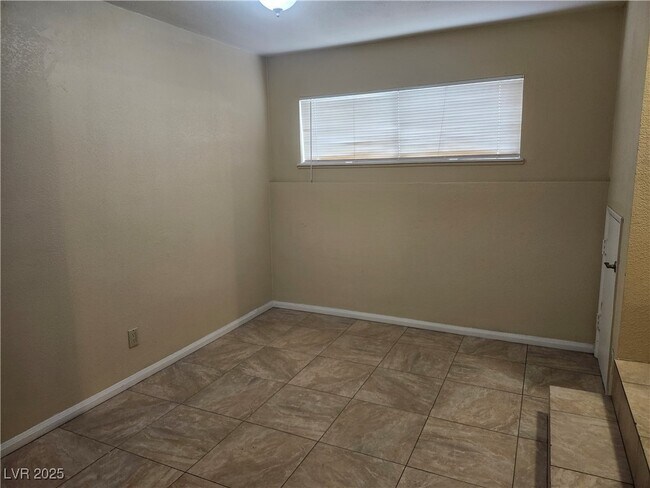 Building Photo - 103 S Mallard St