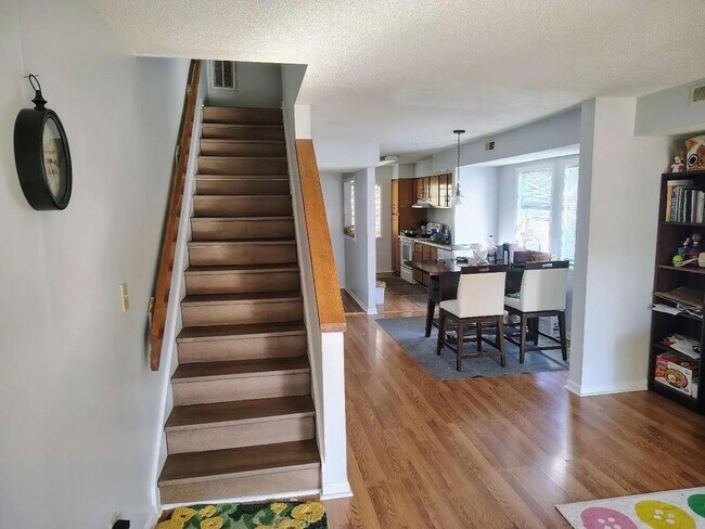 Building Photo - 249 Schultz St