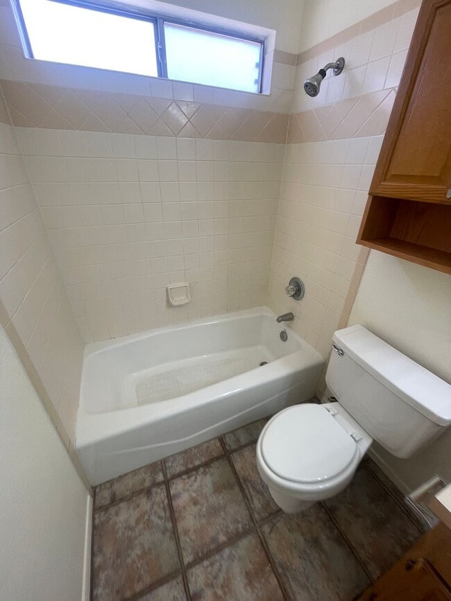 Building Photo - Charming 3-bedroom, 2-bathroom Home locate...