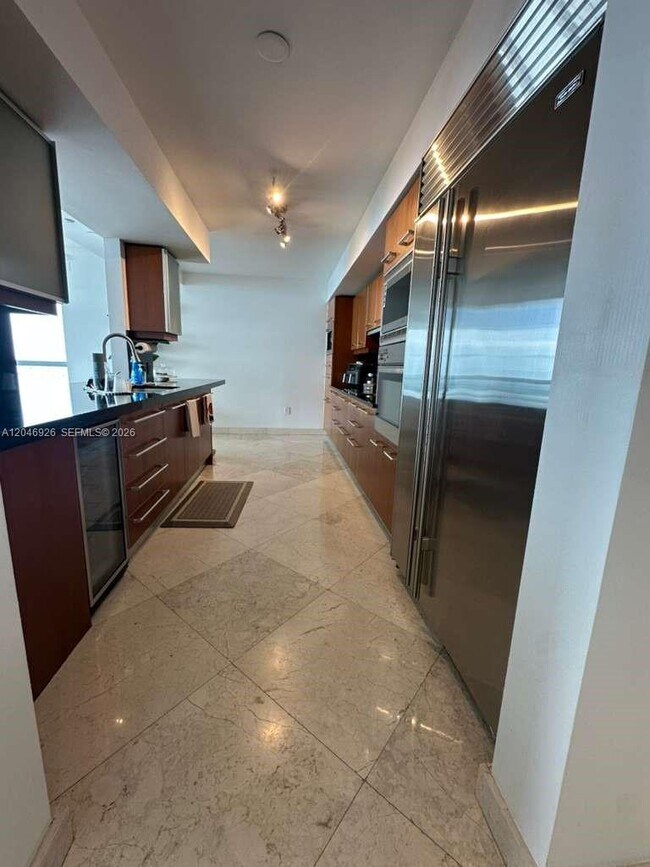 Building Photo - 1331 Brickell Bay Dr
