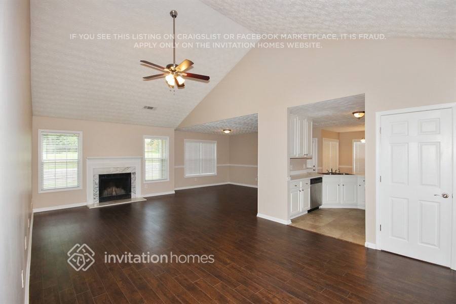 Building Photo - 3990 Piper Glen Dr NE