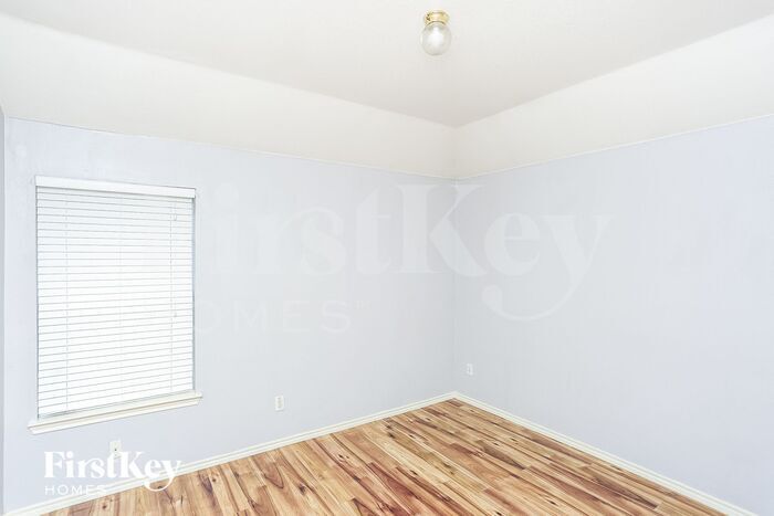 Building Photo - 7949 Greengate Dr