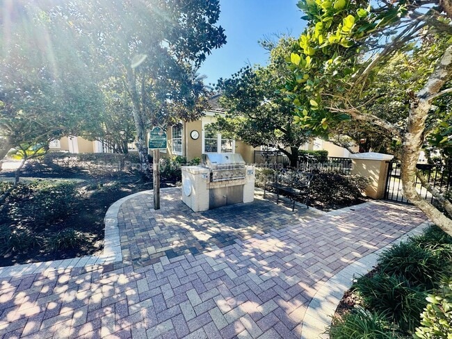 Building Photo - 10075 Gate Pkwy N