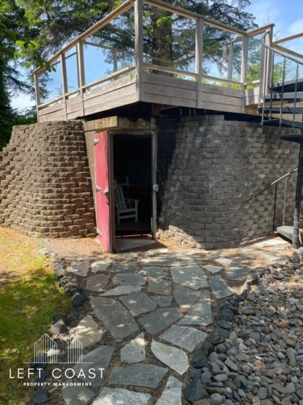 Building Photo - 1545 NE Regatta Way