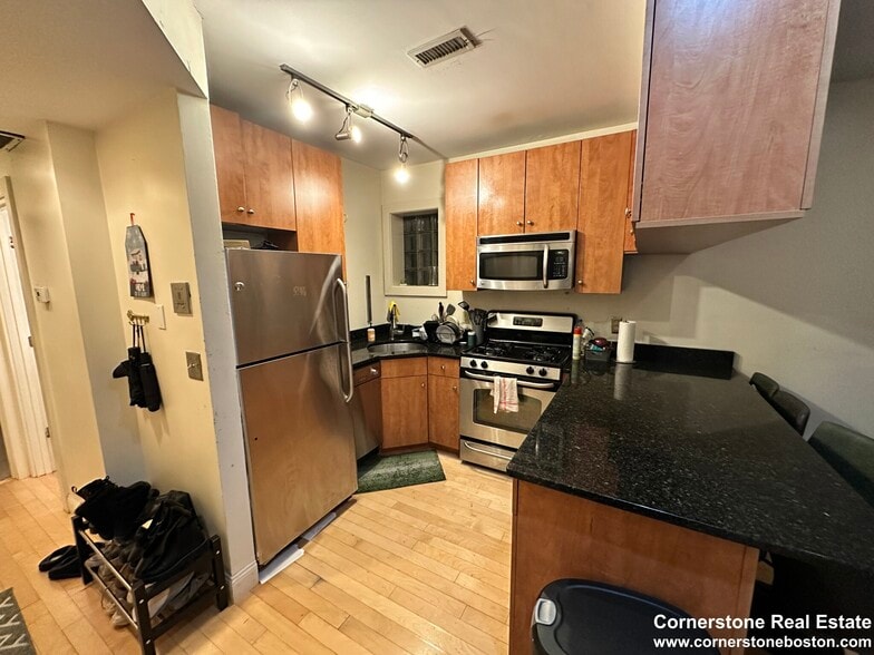 Building Photo - 31 Cunard St