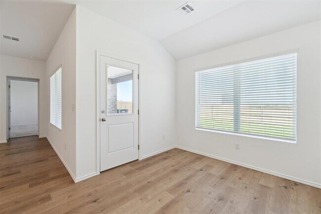 Building Photo - 5925 Bradford Pear Ln