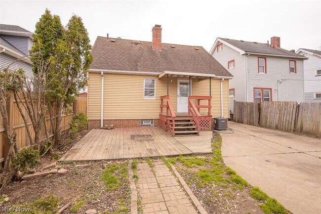 Building Photo - 12010 Longmead Ave