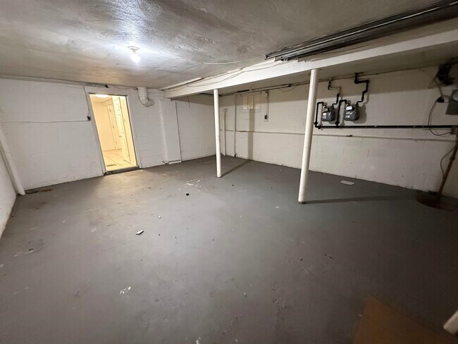 Building Photo - 36 W 9th St