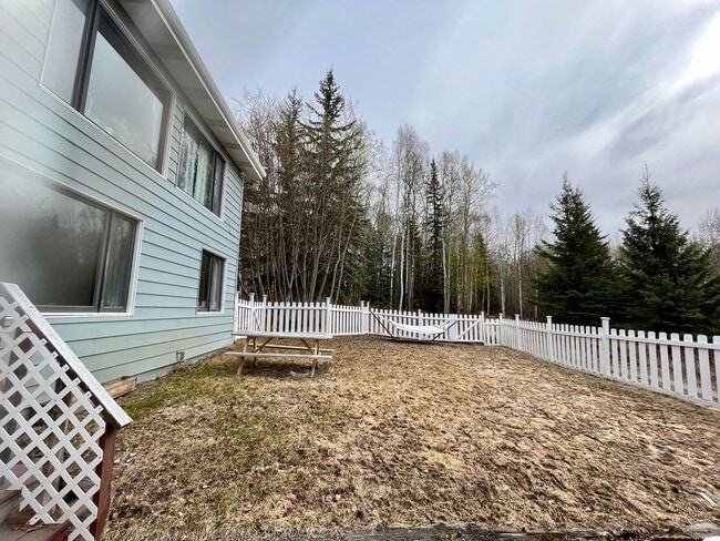 Building Photo - Pet friendly 2 bedroom, utilities included