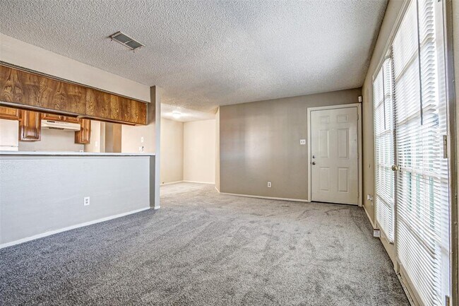 Building Photo - 1323 Brenda Ln