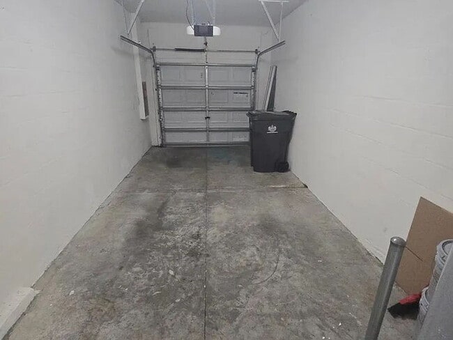 Building Photo - Spacious Townhome with Pond Views | 3BR + Loft + Screened Patio