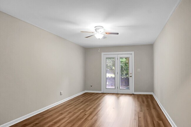 Building Photo - Spacious, Newly Renovated Villa Overlookin...