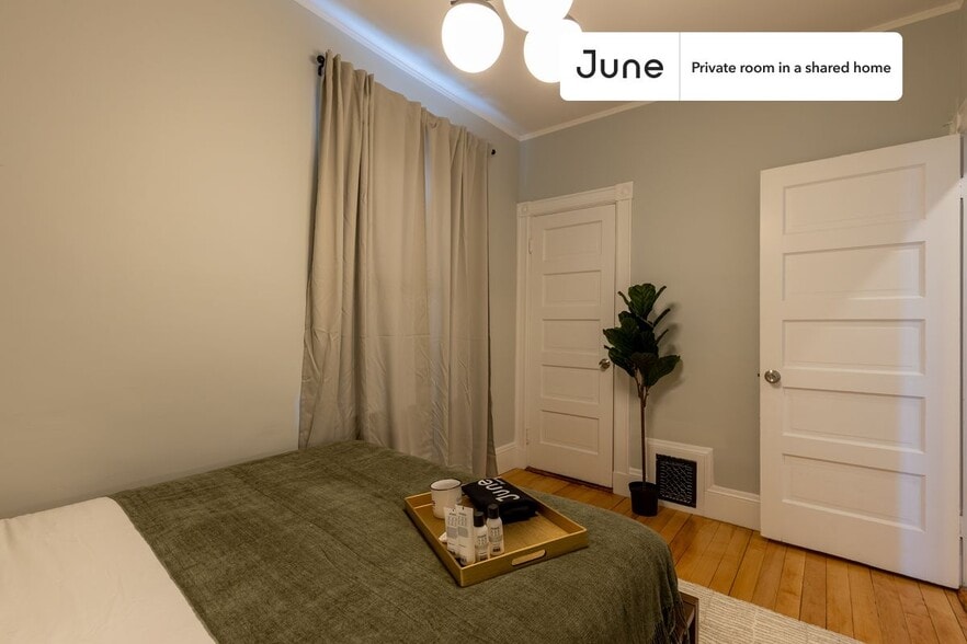 Building Photo - Room in Shared 4 bed/2 bath home in Savin Hill