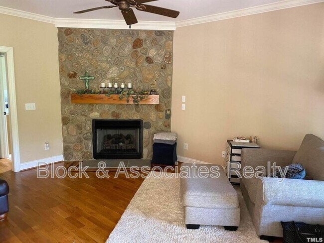 Building Photo - 10216 San Remo Pl