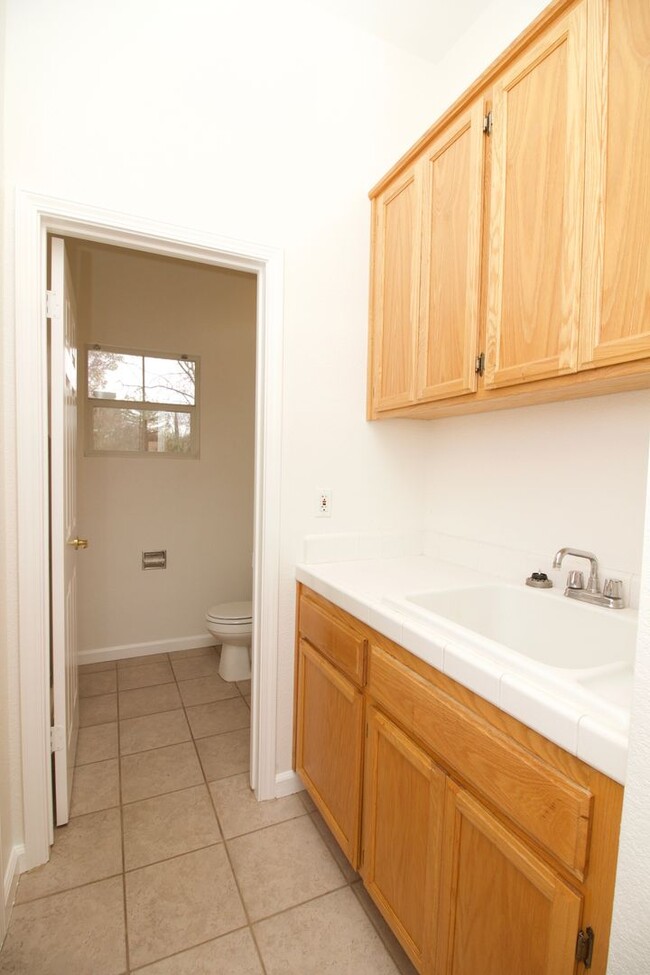 Building Photo - West Davis 4 Bedroom 2.5 Bathroom Home Rig...