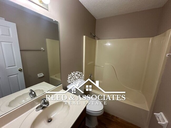 Building Photo - Move-In Ready 3BR in Cordova – Fireplace, Fenced Yard & Pets Welcome