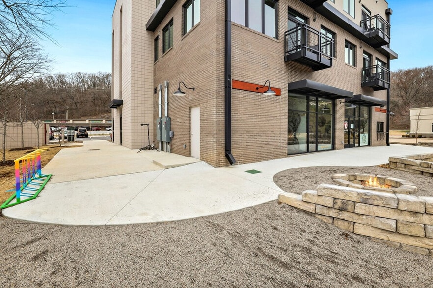 Building Photo - 10 Riordan Rd