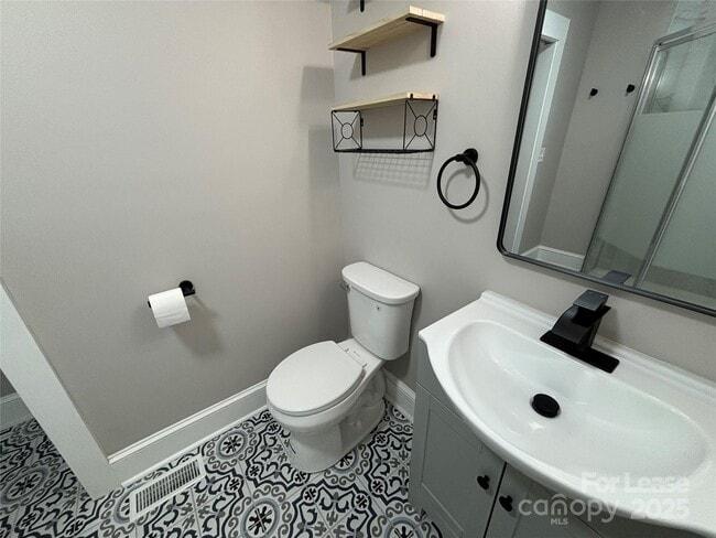 Building Photo - 410 Gann St