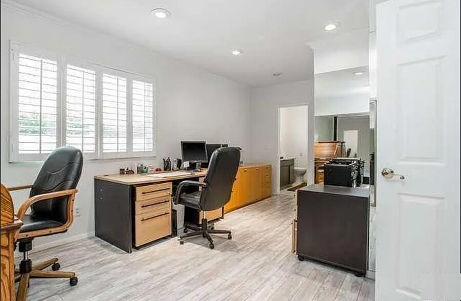 Building Photo - 745 Oxford Ave