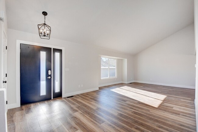 Building Photo - Willow Creek Home 4BR/3BA with attached 2 car garage! AVAIL 7/15/26