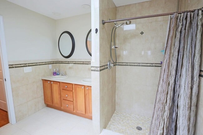 Building Photo - 443 Wilfred Terrace