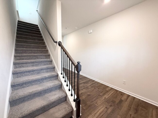 Building Photo - Spacious 5-Bedroom Home for Rent in The Falls – Modern, Comfortable, and Move-In Ready