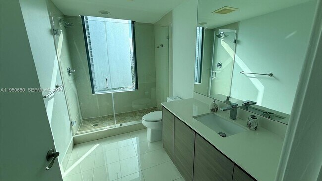 Building Photo - 460 NE 28th St